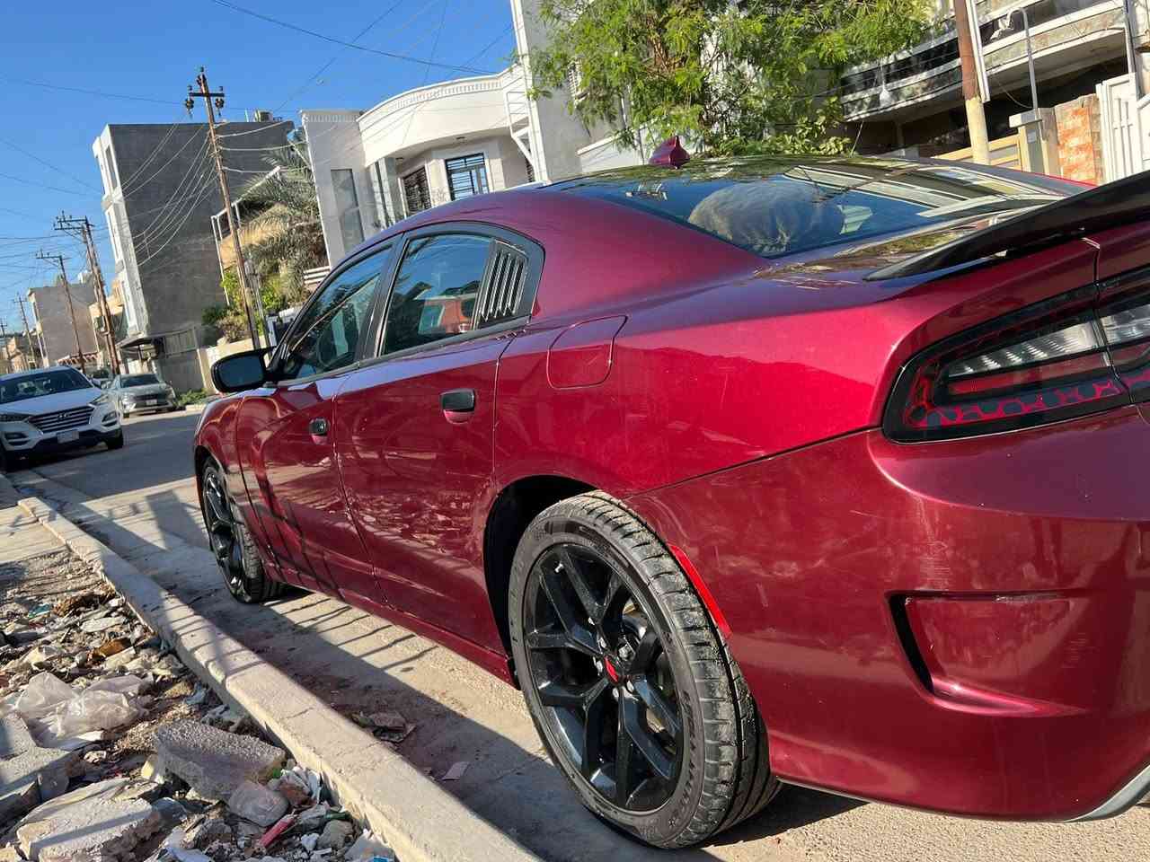 جارجر 2018 sxt بلص
ماشيه ١٤٠ وقابله لزياده
كشنات جلد تدفئه تبريد +خزن
رادارات جانبي وخلفي
تعتيم المري 
ستيرن تدفئه
السياره فول الأخير ماعده الفتحه
حادثه قطعتين جاملغ وباب بدون ايرباك
وصابغين الباب الي وراها مباوك لون تعتبر ٣ قطع صبغ وعندي جاملغ خلفي بي بارد بسيط سياره رقم جديد هزه جديده 
السعر ١٨٧ وبيه مجال 
العنوان بغداد 
رقم ***********
