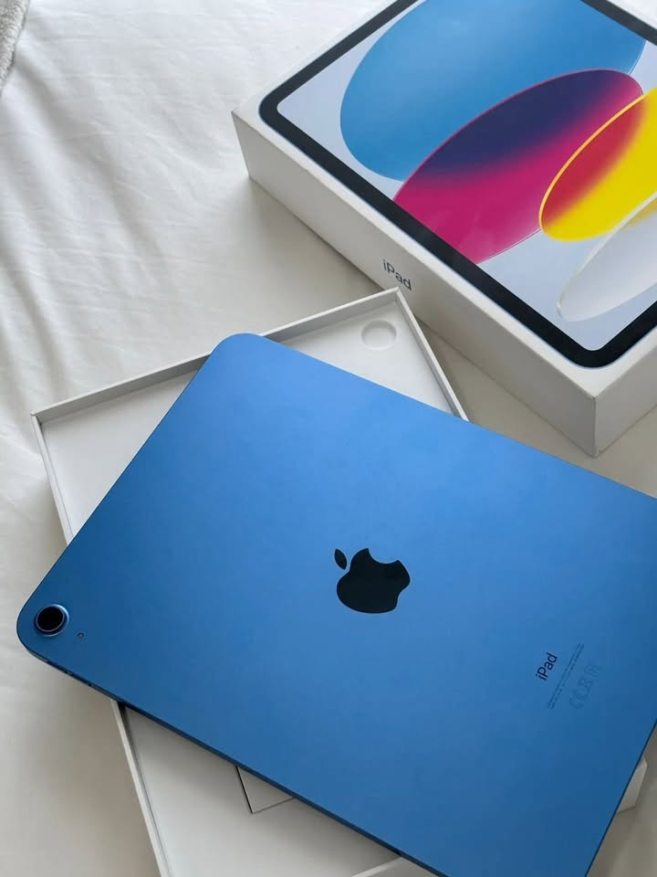 ايباد ابل 10 

نظافة 99% 
ذاكرة 256 gb 
بالكارتون 
وياه الشاحنة الاصلية 
و قلم 🖊️

الجهاز استخدام قليل فقط للدراسة كلش نظيف .

واتساب : ***********
