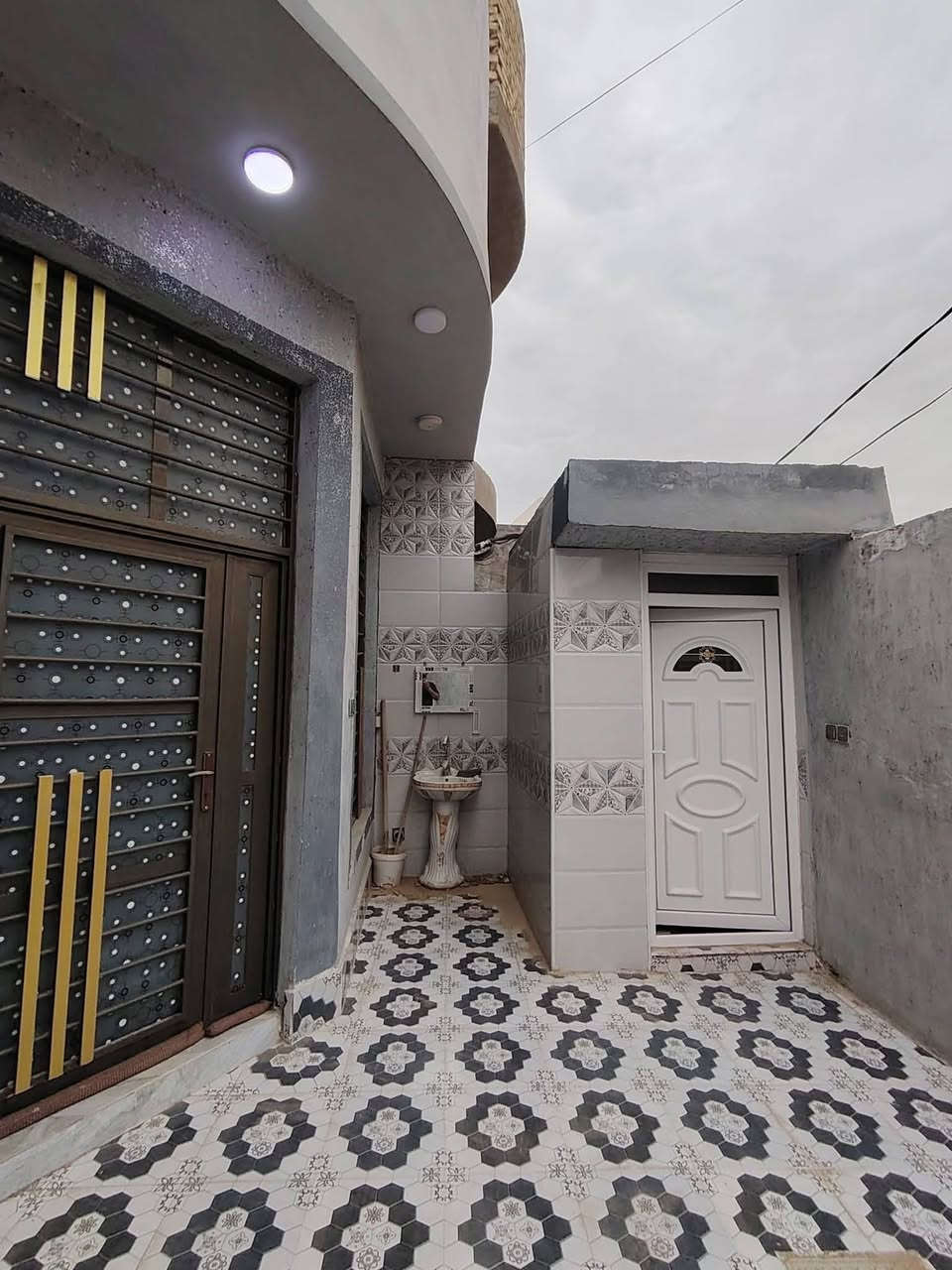 دار للبيع طابو زراعي سند 25
الموقع حي  الزهراء فرع الغسل يبعد عن الشارع 400م
المساحة 100م² (6×17.5)
غرفة استقبال مطبخ مجمع صحيات
السعر 105 وبي مجال
للاستفسار 
اتصل بالارقام التاليه 
***********
***********
موقع المكتب حله نادر الاولى الشارع الرئيسي مقابيل دائره اتصالات بابل 
مكتب علي السلطاني للعقار
/.1خ
