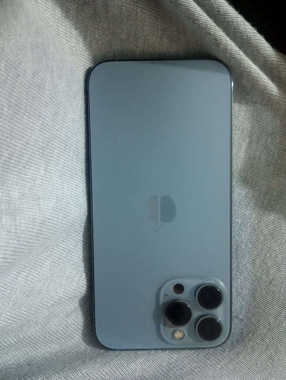 ايفون ١٣ برو ماكس وتر كفاله من الفتح والشخط والكسر
ذاكره٢٥٦ بطاريه ٧٨  جهاز حيل حلو مايصرف شحن ابد 
مكانه رمادي خمسه كيلو سعره ٧٢٥ وبي مجال للشراي 
***********
