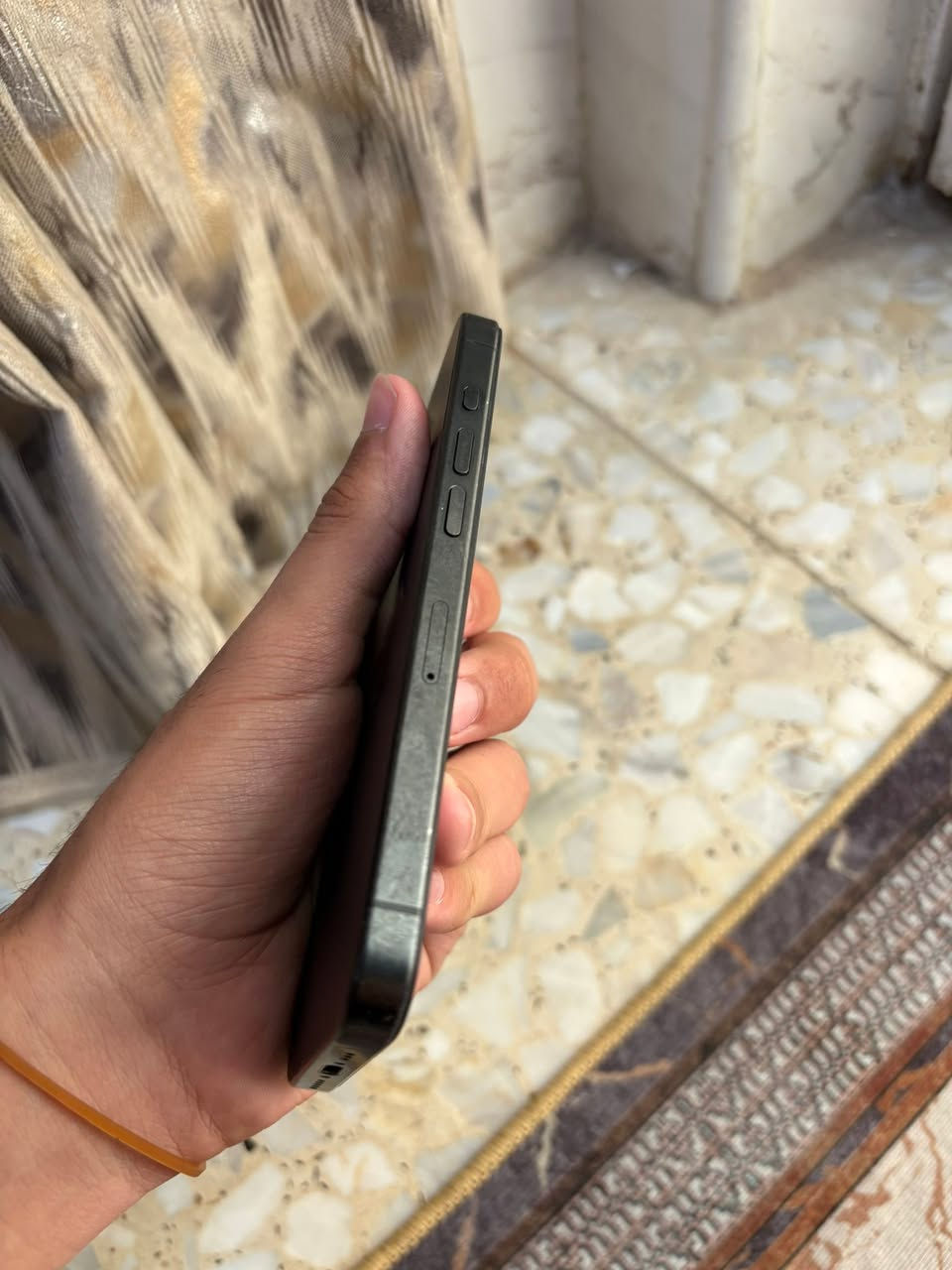 للبيع ايفون 15 برو فقط ذاكره 256 بطاريه 83 بلاديه شرق اوسط الجهاز. كله شغال فقط مبدل شاشه اصليه مال تفصيخ 120 هيرتز فيس ايدي شغال شرط الفحص وين ما يعجبك بطاريه 83 بلاديه ولون مميز نضافه كدامك بل صوره والسعر 550 بي مجال حك جيه رقم واتساب فقط ***********
