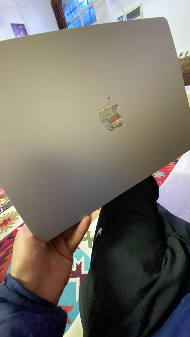 MacBook Air  إلرام 24 الذكرة 512 قبل سبوع مفتوحة من كارتونه  ***********
