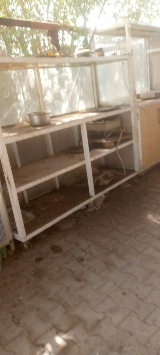 اغراض مطعم  للبيع اي استفسار انتصال

***********

***********
