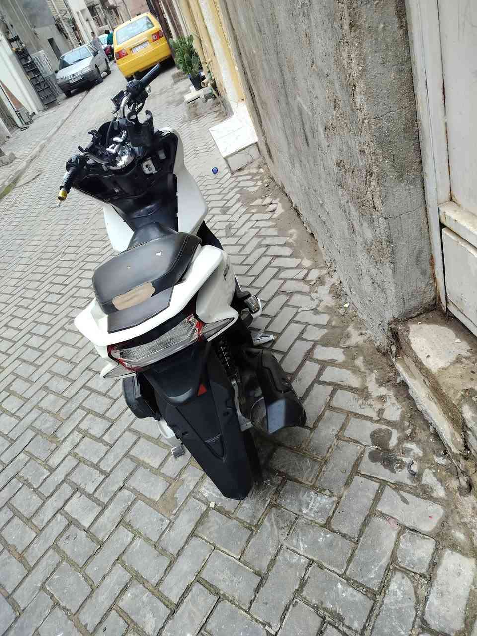 للبيع جيل الثاني مكينتهه ناعمه شلعه ومعدل فول بيهه نواقص بصيطه السعر 900الف بغداد مدينه الصدر هاتف ***********
