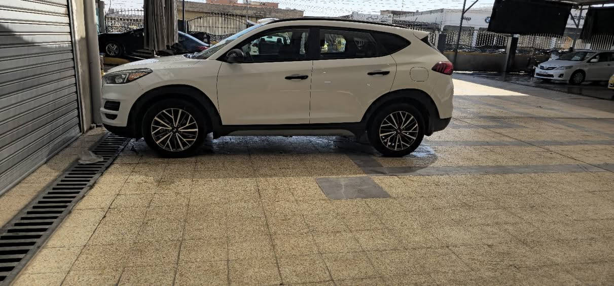 للبيع 
توسان أمريكي 2020  
ماشية 21 ميل شبه زيرو 
رقم اربيل سنوية وهزة جديدة 
كوبون بنزين بها 
محرك Jdi ع بنزين عادي 
بصمة وفول مواصفات عدا بانوراما 
حادث جاملخ خلفي 
مكان سهل نينوى 
$180 
***********
