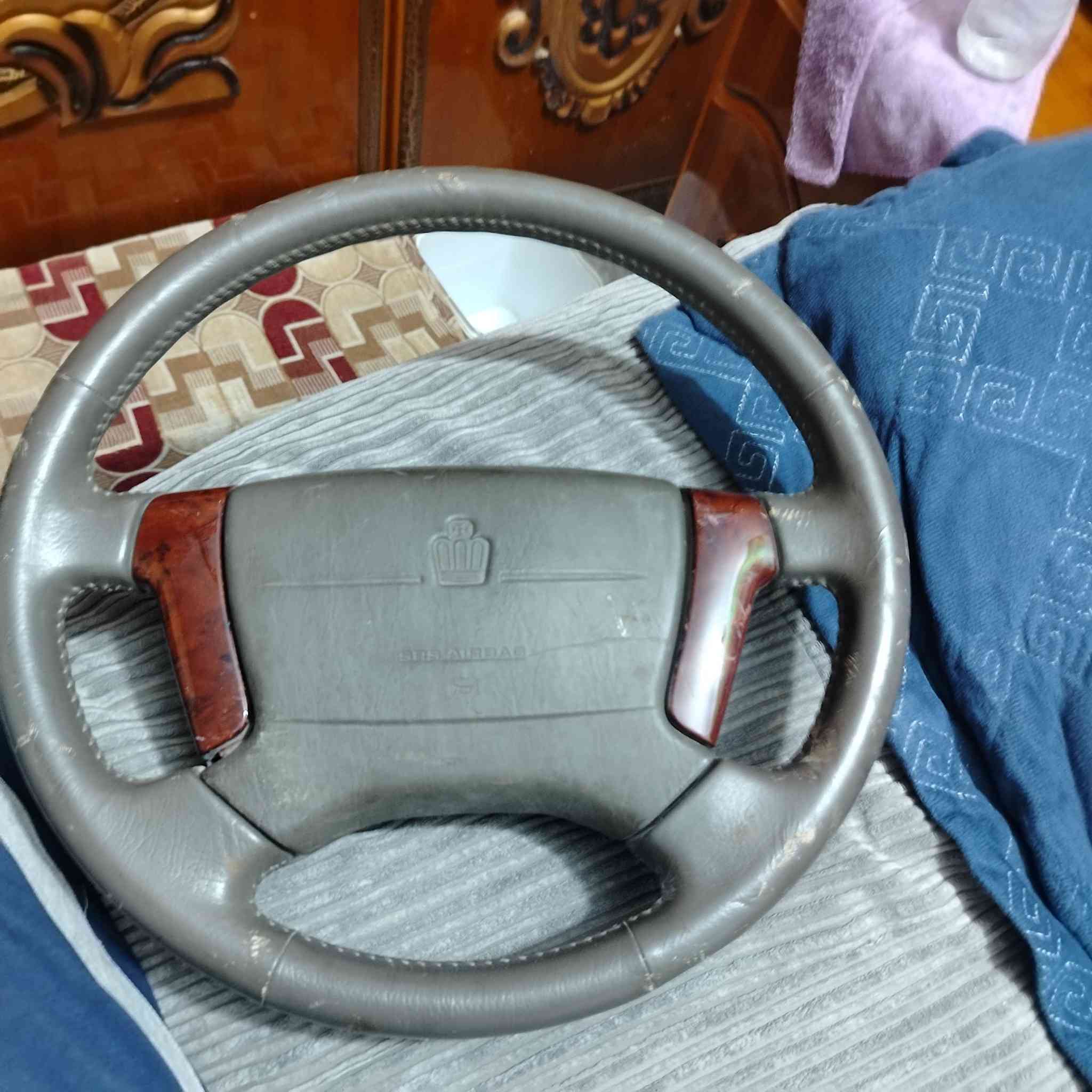 سلام عليكم للبيع زوج الايتات ملكه كرستال جهت سايق بيه كسره عوزه تبديل جامه دركه عادي دعاميه ملكه ماميه لون سلفريه عنوان ناصريه رقم الهاتف ***********
