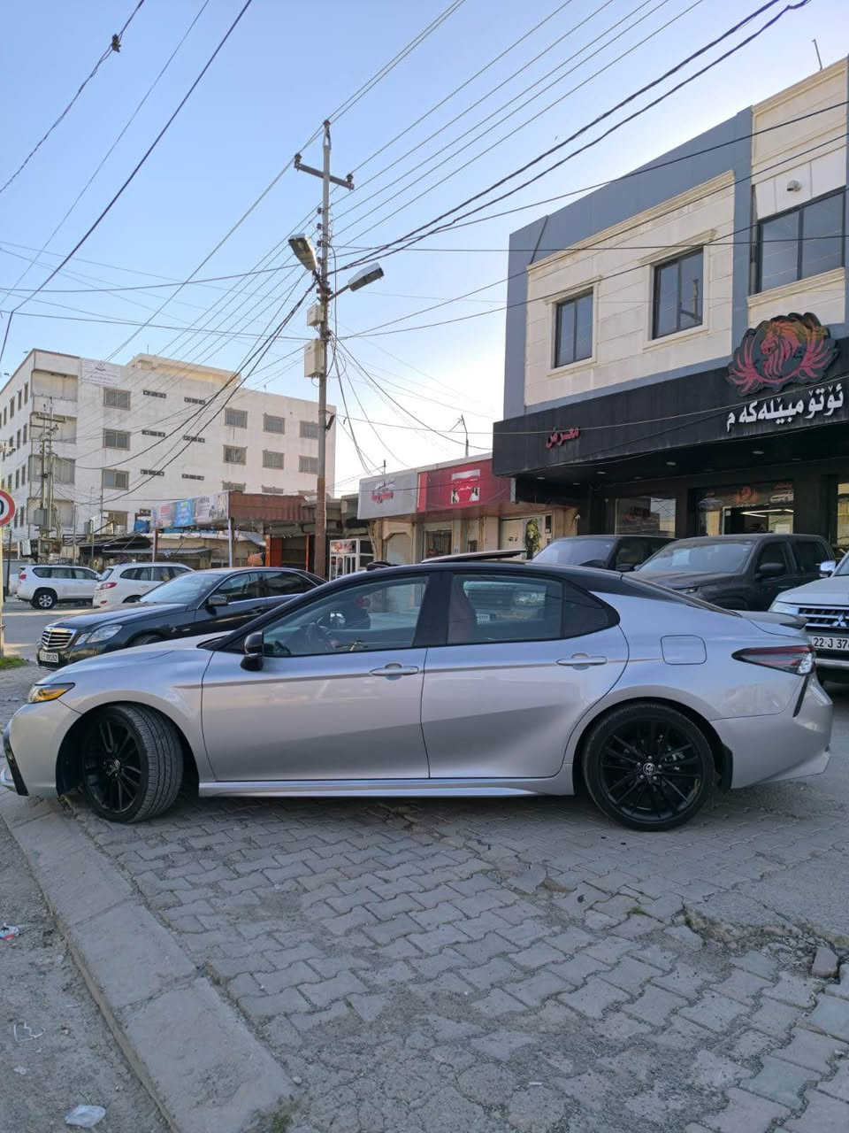 ▪️تويوتا كامري : Toyota Camry  ▪️
▪️مواصفات : Xse فوول سقف اسود بيلادي ▪️
▪️سلايت ، دواخل جلد و احمر ، فور ويل ▪️
▪️محرك V4 . كبس 4*4 ماشي 35 الف ميل ▪️
▪️رقم اربيل ، سنوية و هزة جديد ▪️
▪️سيارة بدون صبغ ، فقط تعديل واحد ▪️
▪️ايرباكات سليمة بيلادي ، فقط شوية دواخل ▪️
▪️عنوان اربيل تحويل غرامة بشرط *********** ▪️
▪️سعر /  ٢٣٨ $ بيها مجال ▪️ أربيل, العراق
