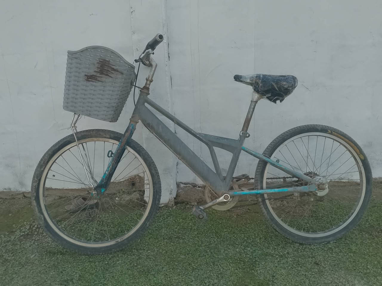 بايسكل للبيع حتى امفول هواء
السعر 50الف وبي اشوي مجال 
***********
