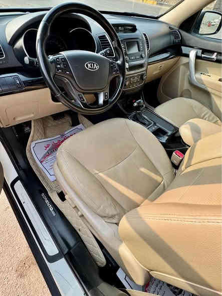 السلام عليكم كيا سورنتو خليجي موديل 2015 رقم بغداد الدولي تحويل ثاني يوم ماشية 104 محرك 3500/6 سلندر /7راكب 
بيها ضربة بابتين الصدر وانصبغت الصفحة توحيد لون شواصي لغود مكفولة عالسونار ابيعلك المواصفات بصمة تشغيل وابواب كشن كهرباء كشنات جلد بردات خلفية وباقي المواصفات المعروفة السيارة جاهزة دينار متصرف عليها محرك كير تبريد صدر كله سليم  للبيع فقط اعتذر عن المراوس السعر 163 ورقة بيها مجال بسيط حق الجية للاستفسار *********** مكاني بغداد غير متواجد عالنت الشراي يتصل بغداد
