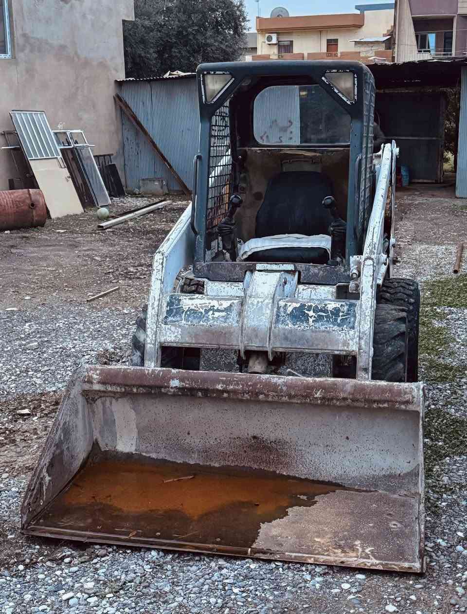 بوبكات للبيع موديل2000 منفيست  مشتغل 7000ساعه مكينه نضيف ما مفتوح سعر مناسب مكانه  موصل 
***********
***********
