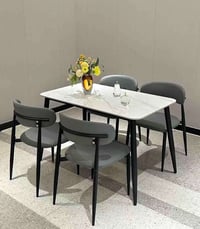 مرمر بورسلين • كشنات جلد • ٤/٦ كراسي