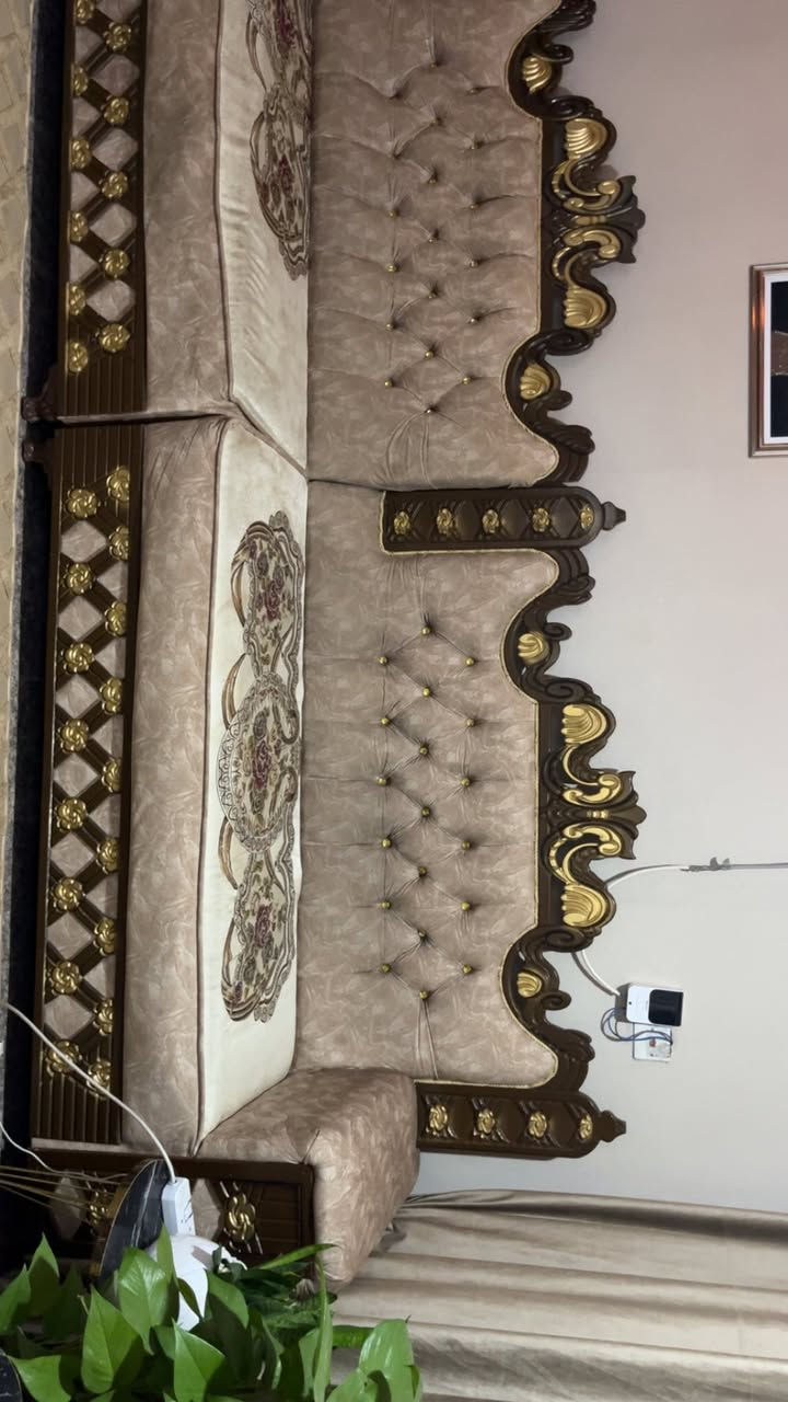 اغراض للبيع 
تخم و كاونتر وميز طعام وميز تلفاز
تخم 400
كاونتر250
ميز طعام بدون كراسي 50
ميز تلفاز 25
الاستفسار ؏ رقم ***********
المكان بغداد حي الاعلام
