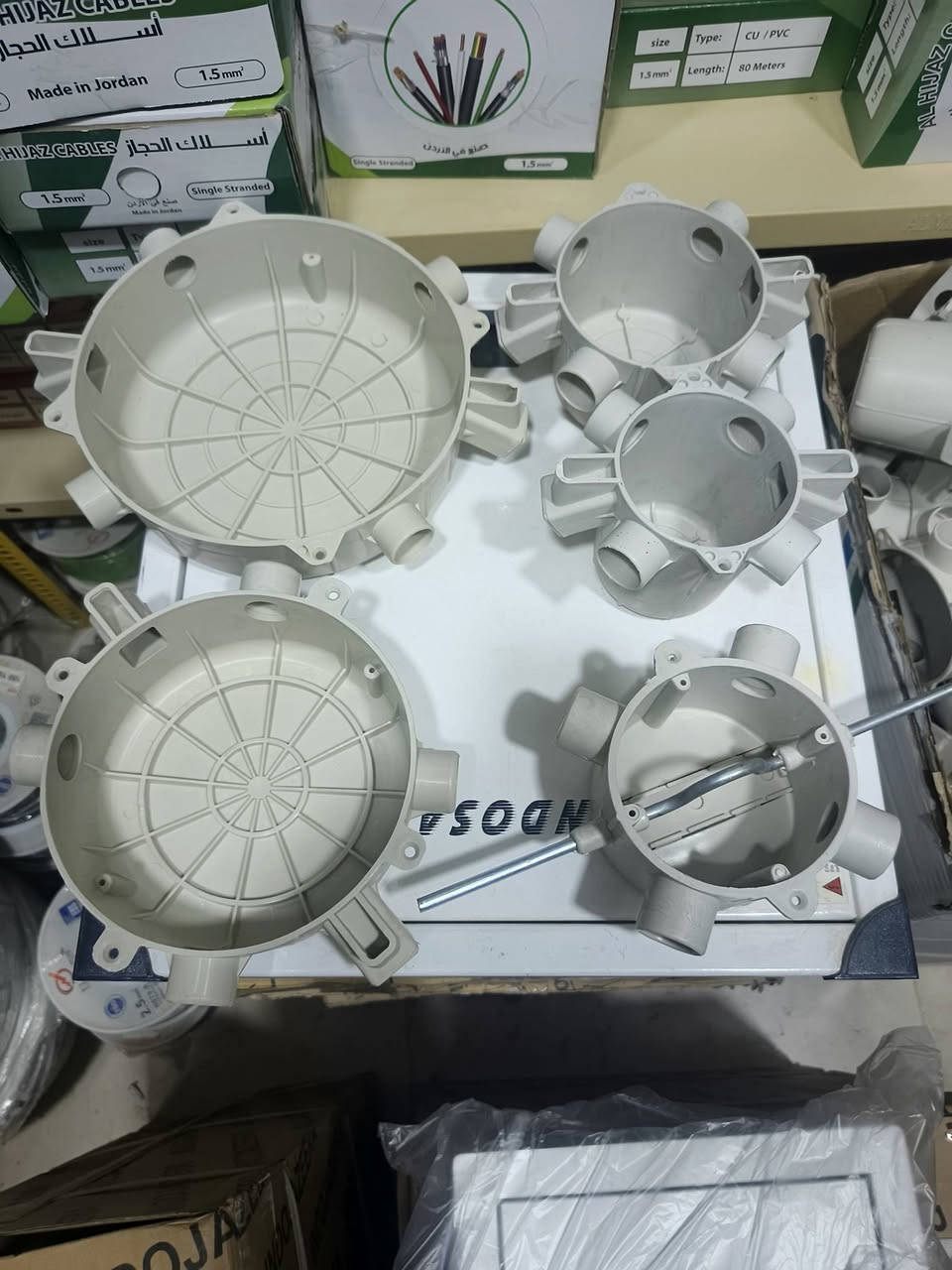 مرحبا للجميع متوفر جكشن ثقيل المميز أسعار تنافسيه ٣ واط ٧٥٠ دينار       ٦ واط ٧٥٠ دينر           ١٢ واط ١٠٠٠ دينار            ١٨ واط ١٢٥٠ دينار           جكشن مروحه ٢٠٠٠ دينار       العنوان البصرة التنومه الصالحيه قرب مدرسة بنات الحسن ***********
