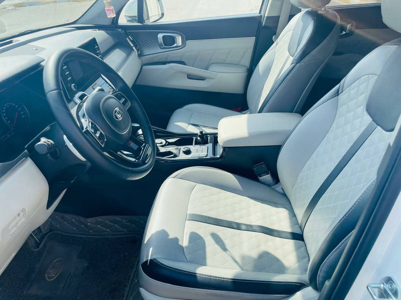 كيا سورنتو 2021 خليجية
سيارة مكفولة من الصبغ سيارة جديدة جدا استعمال شخصي على ايد الي مستوردها ، هزة وسنوية جديدة ،السيارة باسمي ، ورقمها بغداد 
 فول مواصفات عدا البانوراما 
محرك 6سلندر 
كشنات جلد شركة كهربائيات شاشة كبيرة 
جنطة كهربائية وتشغيل عن بعد 
ماشية قليل حاليا ٦٣ 
الف فقط حقيقي 
شحن لاسلكي 
والعديد من المواصفات الاخرى 
بيها بارد مقدار شبر اسفل باب الخلفي .
مكان السيارة واسط الكوت مركز المدينة 
للاستفسار اكثر الاتصال على الرقم
***********
