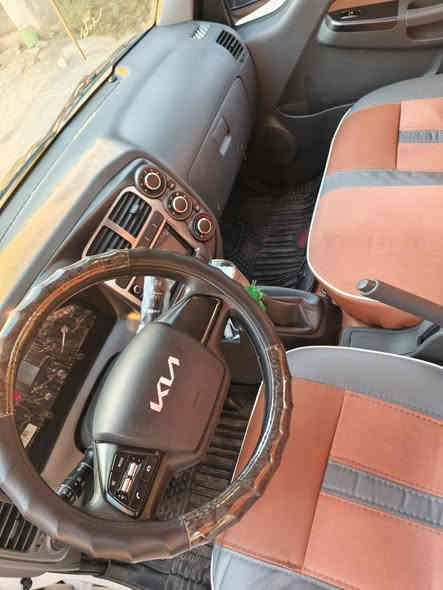 سلام عليكم سياره كيه حمل موديل 2025 سياره زيرو بعده شخص ما بيه مكفوله كفاله عامه سياره جاهزه من كلشي دوشمه تغليف بدي درع ستيل سياره ماشيه 5 تلاف السعر الاتصال بل رقم *********** مكان السياره بغداد الحبيبية ساحة الحمزه
