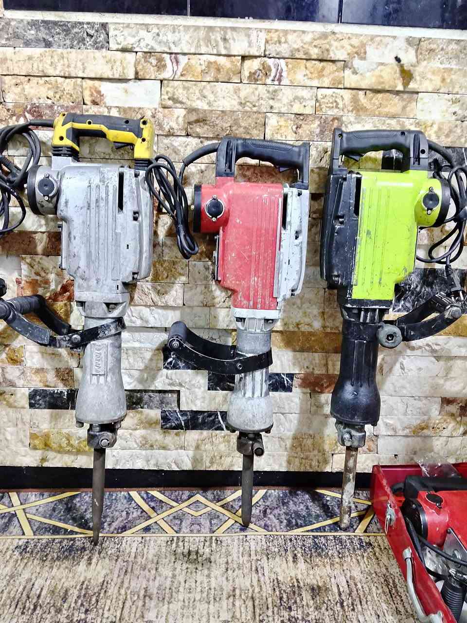 كسارات جك همر حجم كبير شغلات وقويات وشرط تفحص قبل الإستلام 
يوجد توصيل لكفافه محافظات العراق وبغداد 5 آلاف 
الاسعار والتفاصيل مذكوره داخل الصور 
*********** 
يوجد واتساب
