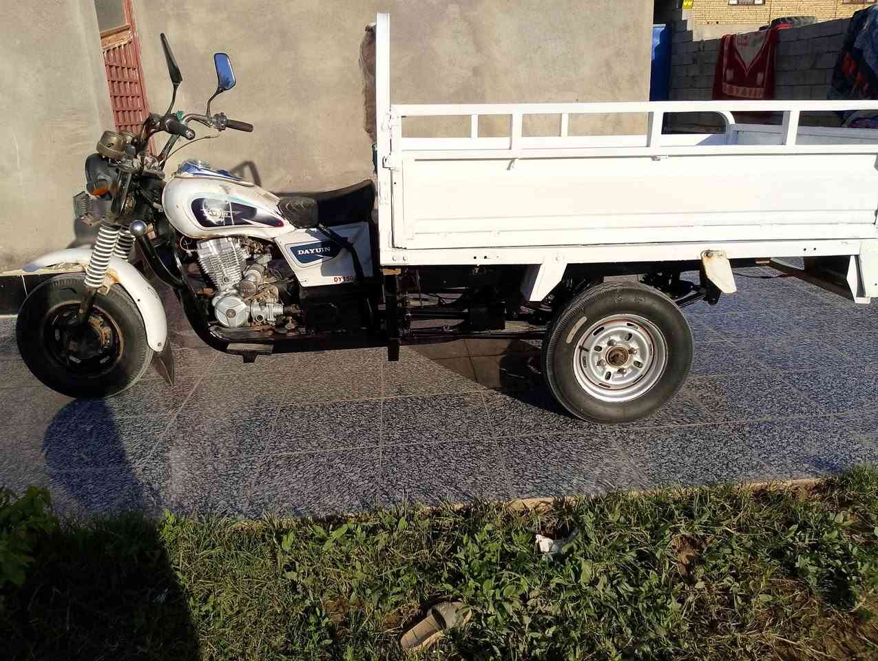 ستوته دايون موديل (14)) اوراق اصولي محرك جديد ما مفتوح  جديد كير بوكس جديد  تايرات 3 جديدات كهربايات عامه شغاله ضفيره لايت هورن اشاير   ستوته مال جناي (ما عده ركبته ملحومه ) السعر   مليون  وبيه مجال    ابل شطره )) وهذه رقمي بي واتساب  ***********
