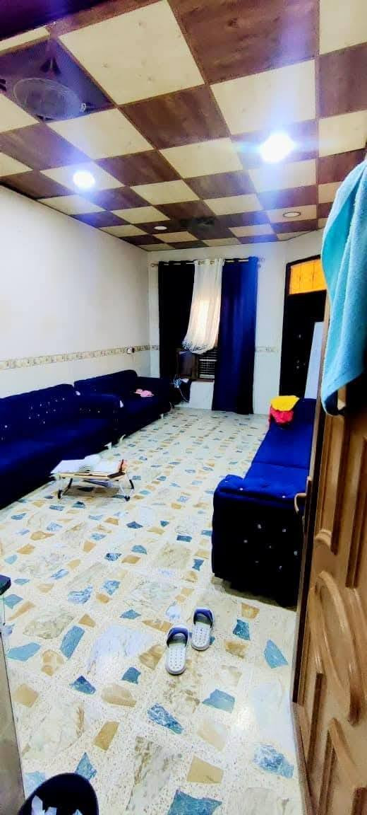 دارللبيع مساحة/150/مترطابقين كامل 
العنوان:قادسية الثانية
نوع العقار:طابو ملك صرف 
مواصفات:فول كاشي وسقف ثانوي
يحتوي على: استقبال،هول،مطبخ،غرفتين نوم 
موقع مميز وشارع عريض تبليط ومجاري وماءحلوو 
سعر:١٣٥ مليون وبيها مجال 
للاستفسار مراجعة مكتب النورين للعقارات والمقاولات أو الاتصال على الارقام التاليه:***********واتسأب
