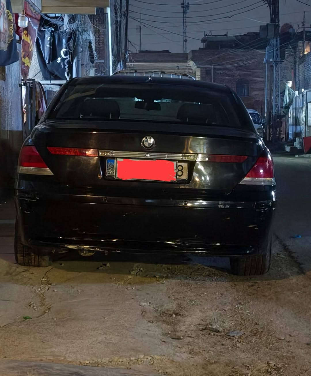 السلام عليكم 
باخرة 2006  745i
ابواب شفط
صندوق شفط وباقي المواصفات معروفة. 
مكينة 45 نضيفة كير نضيف. 
السيارة يرادلهه بعض الترتيبات بيهه نقوصات.  
مكفولة من الضربة، عدا طخة في الباب خلف الصدر 
رقم بغداد ما اندل راعيه اتكفل سرقة وعشائر 
بيع او مراوس 
السعر 60 وبيه مجال 
***********
