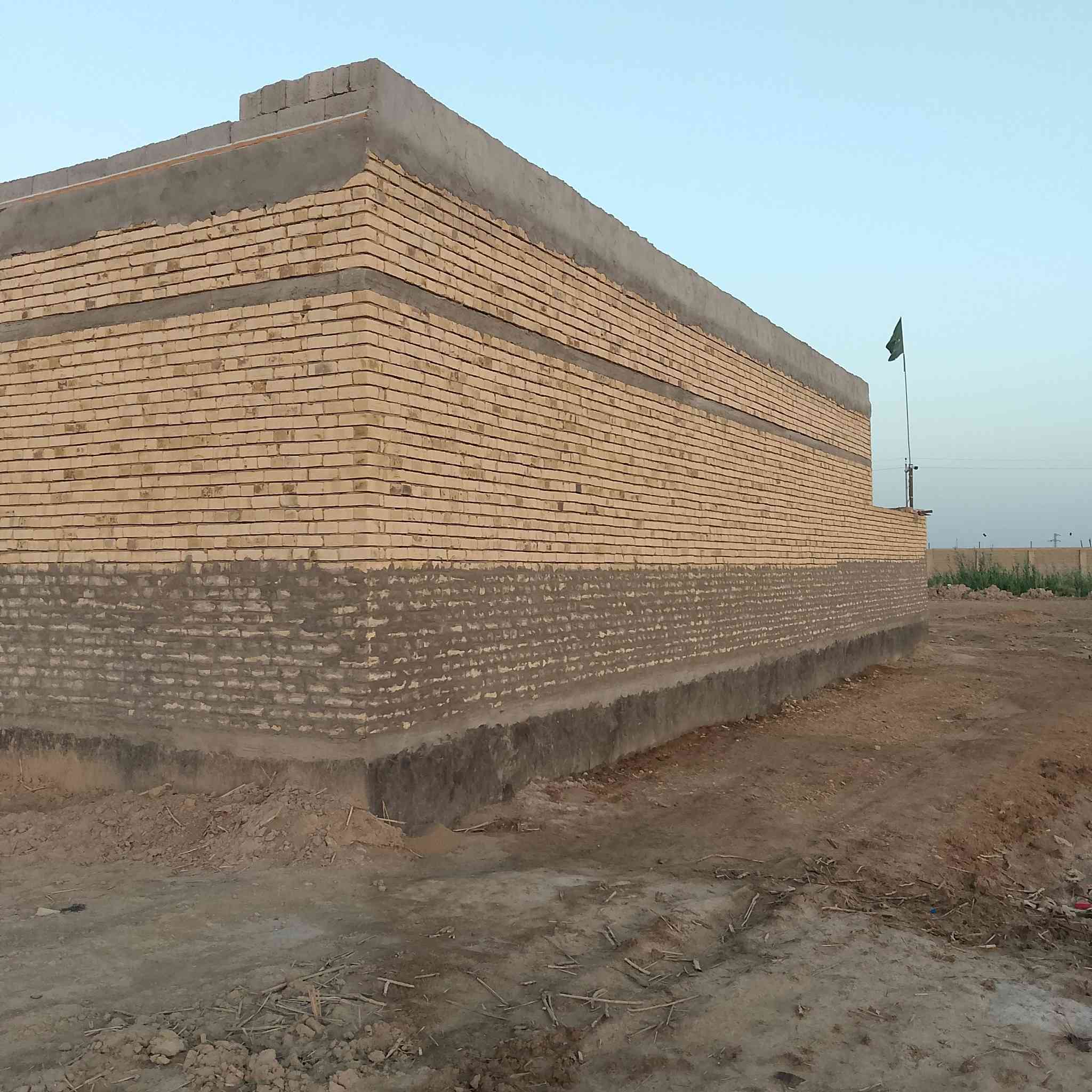 سلام عليكم 
لدينا بيت للبيع مساحه 250 قرب السايلو ورا مانزيل خانه حجي علي السعر خاص ***********
