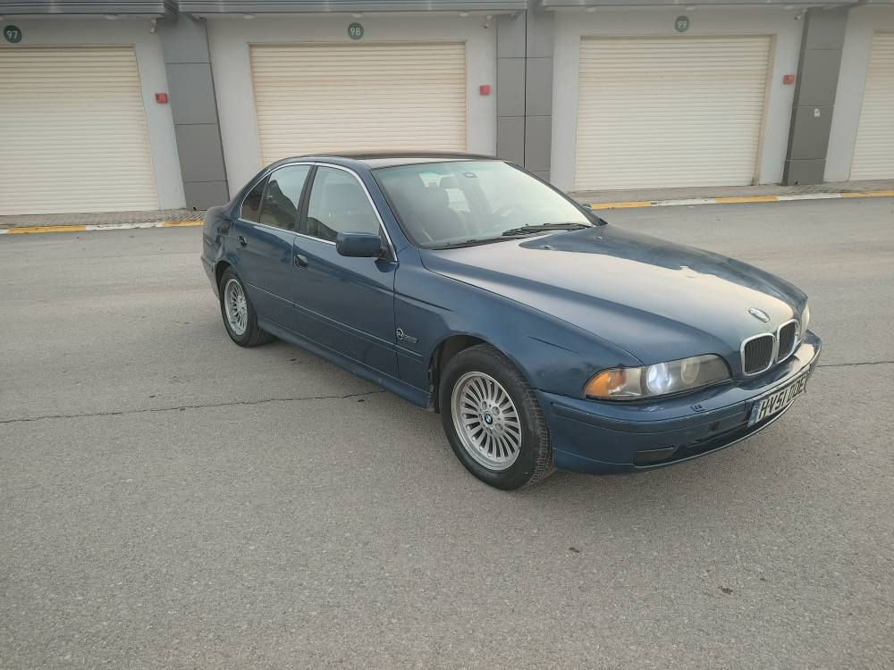 سةرةتا بةناوي خودا 
بيئيم سةقةر ٥٢٥ 
مەنەفێسی اسڵی لەگەڵدایە
دةبل ديجيتال 
مۆدێل ۲۰۰۱
٣گير 
توماتيك
عادي
سپورت
كوشن جلد 
سوكان ڤوليوم 
تةبريد لةمس 
فورميكا 
تەحدید سرعە
٤ تایەو ویلی تازەی لەژێرە
بي دةعم وليدراوي 
گيرومةكينةو ئةكسلي بةشةرت 
بي تةقةورةقة 
بەگشتی فولە بەس سڵاید نیە
سعر ٣٨گةلاو مةعامةلة 
٠٧٧۱ ۹۹۰۱٨۷٨=== ۰۷۷۰۲۲۱۲٥۰٦ السليمانية, العراق
