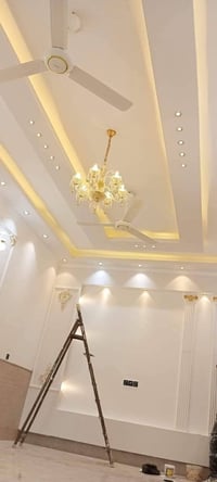 يوجد كادر متكامل من صباغيين وجميع انواع الديكور الداخلي والخارجي الاست...