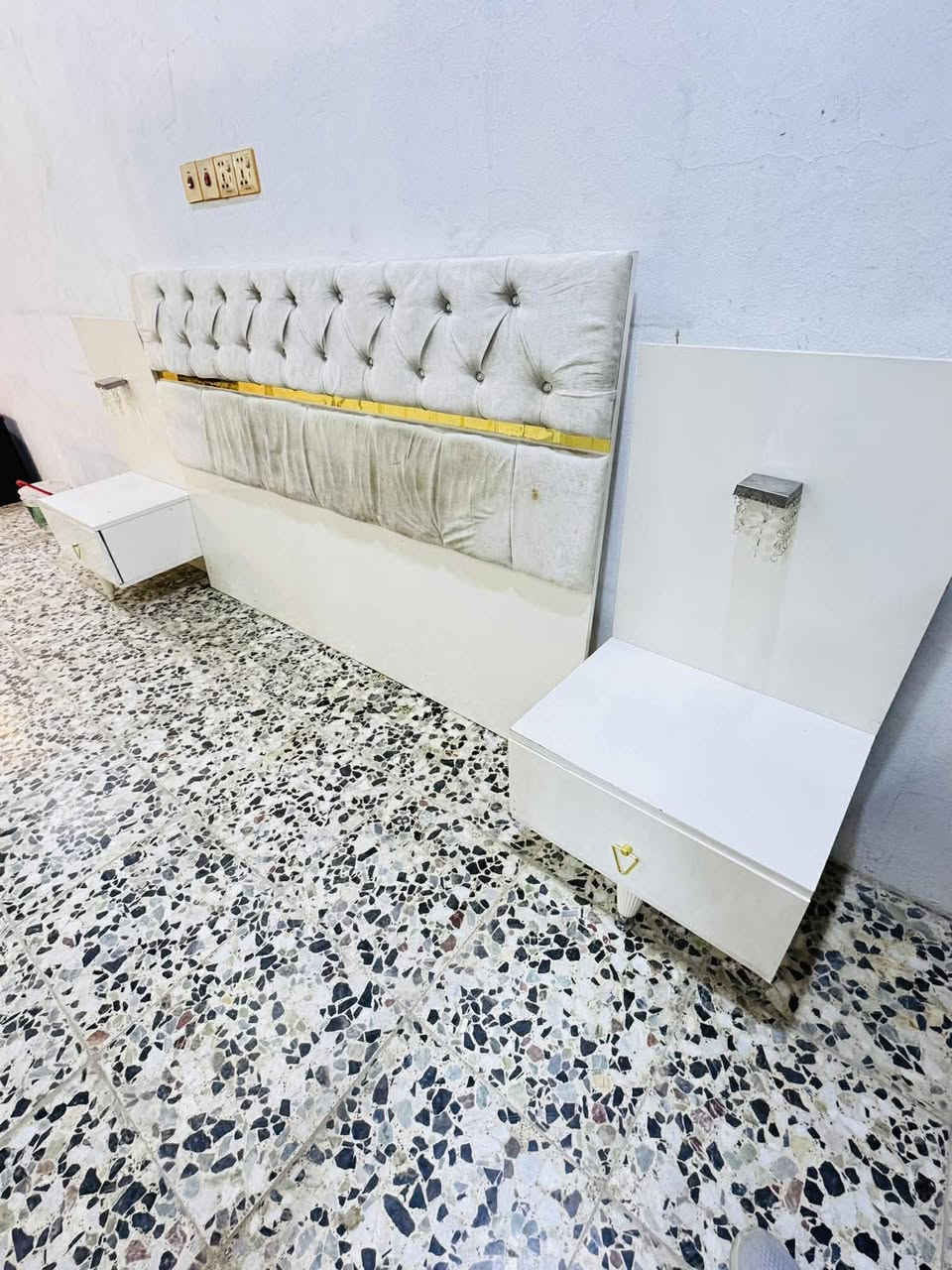 غرفه نوم تركي تخبل نضافه فول نضام بيبان نضيفه كلش 6قطع السعر 425الف عنواني النجف حي الميلاد شارع المزرعه سيد علي ***********
