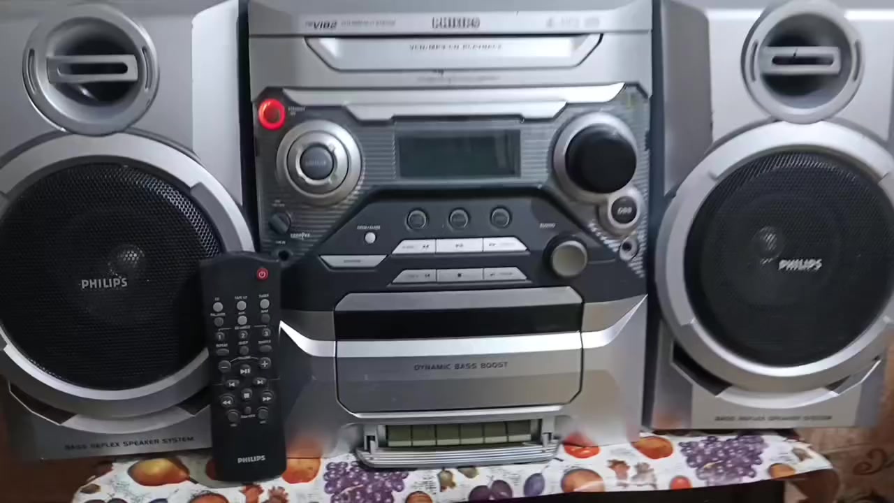 السلام عليكم .
اليكم تحفة من السيستمات الحديثة الجهاز من شركة فلبس المنشأ هولندا .كهرباء ٢٢٠ فولت .
سماعات كل تك  ٥٠ واط ..نظافة ممتازة جدا .
الارتفاع ٣٢ سم .الطول الكلي للجهاز  ٦٥ سم . 
جهاز بلادي و مضمون ان شاء الله .
 المواصفات :
مشغل اقراص  VCD و CD و MP3 .يعرض صورة و صوت عالتلفزيون ...لكن اكو بيه مشكلة بالباب يمكن حاشر او يحتاج صيانة .
 كاسيت مسجل . 
 اواكس لربط النقال او الشاشة او اي جهاز اخر .ويدعم ربط بلوتوث خارجي عالاواكس 
راديو رقمي  AM + FM .
 ادخال لربط لاقط مايكرفون .
مع خاصية التضخيم المضاعف XBass .
ونشرة ضوئية مع الصوت في واجهة الجهاز .
وياه ريمونت تحكم للجهاز .
 شغل الجهاز وصوته جدا ممتاز من علو واضح و مجسم وتضخيم بيز ممتاز .
السعر ٧٠ الف نهائي اخوان وبلا احراج .
اي استفسار والمراسلة عالخاص رجاءا او الرقم
*********** البصرة .موجود توصيل شركة .
