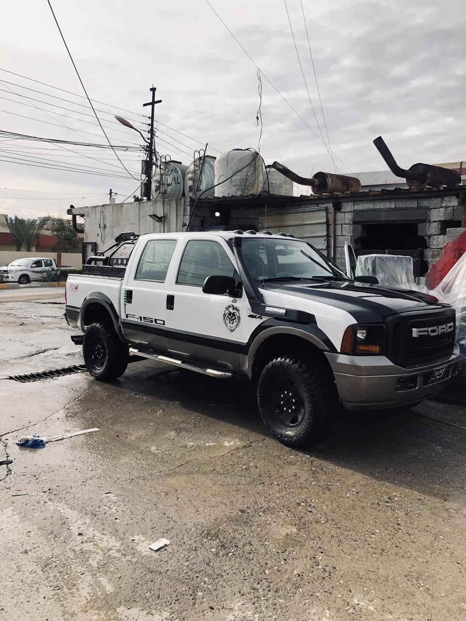 سەیارەی Ford -F250

8 - بستنی بێ سۆپەرە
گێر مەکینە ئەکسل بێحەیبە
چوار تایەی لۆکی لە ژێرە  و سوبوخ عامە
سەیارەکە ئاڕمە
بێکێشەو مشکیلەیە
ماڵی ناو بەفەرو قورە بیدە دەبڵ بۆخۆی دەڕوا😂
نرخەکەشی 115 وەرەقە مەحامەلەی تیایە کەمێک
بۆ زانیاری زیاتر پەیوەندی بۆ ئەو رەقەمە بکەن  
***********
