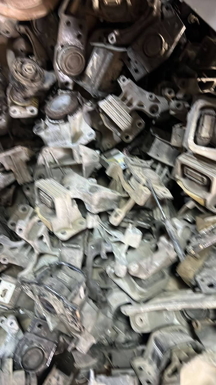 يوجد لدينا قطع غيار اصليه ظافران جميع مديلات و انسب اسعار ويوجد لدينا توصيل جميع محافظات مجمع باقر الكوري واتساب***********
