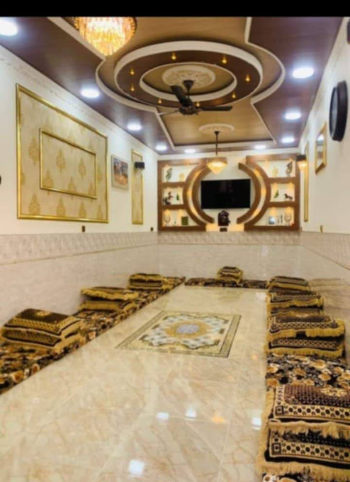 السلام عليكم بيت للبيع حي القادسية المساحه 150 متر الوجه 5 النزال 30 البيت طابقين 3غرف 3صحيات شارع 15 متر لتواصل *********** البيت بأسمي التحويل مباشر ***********
