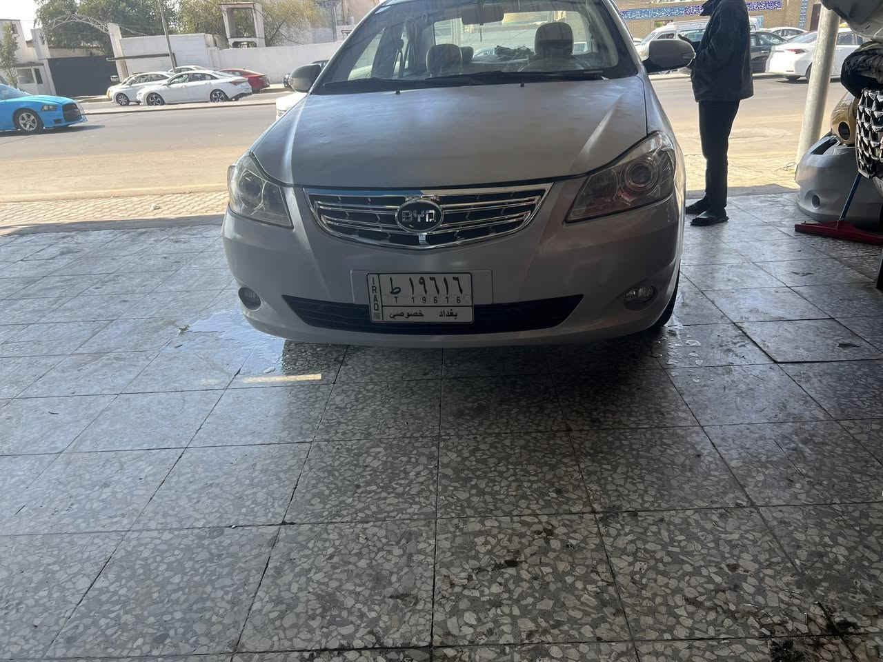 السلام عليكم بي واي دي البيع سيارة مودل 2016سيارة كلش حلوه رقم بغداد  وسنوية جديده سيارة فول بصمه  تحكم ستيرن داخل جلد بصمت ابواب اشاير بل مري  سياره محرك      1800 ماشاءالله تبريد ثلج سياره  وبيها اربع قطع صبغ         سياره كلش حلوه سيارة كير محرك صدر  باتري كله مكفول سيارة كلش حلوه وجاهزه مابيه ي نقص السعر 49$ مكان     بغداد المشتل***********.
