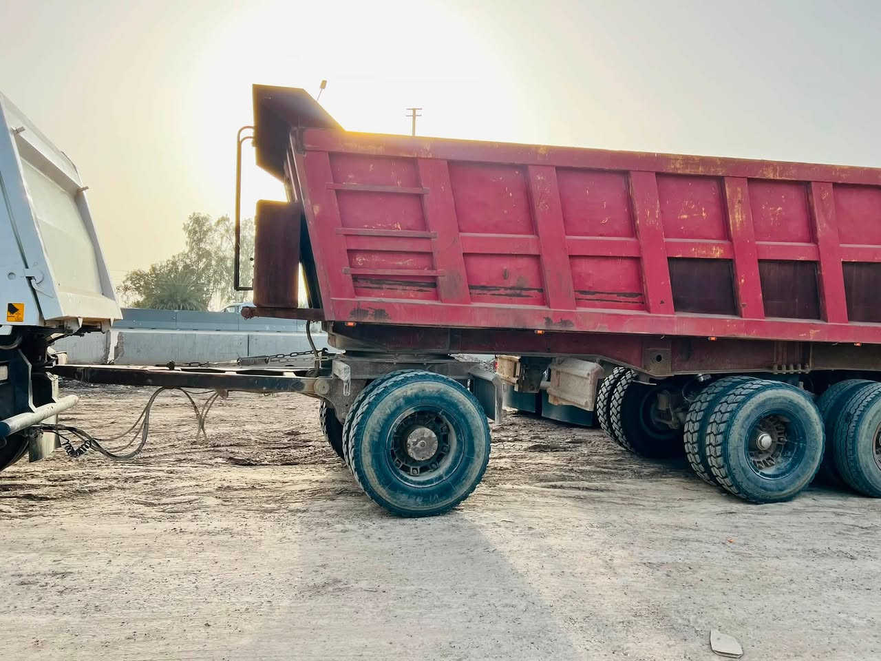 البيع مقطورة ذرعة 24 متر طوناج خفيف مجموعة براد 14 
عربانة ما ناقصهة شي كبل للشغل سعر مناسب 
اتصل وبيك خيرر وتدلل 
***********
***********
العنوان بغداد التاجي
