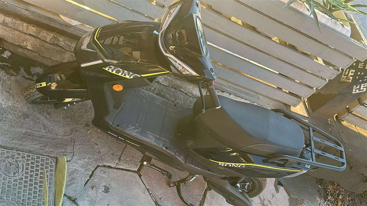 دراجة سكنس فضائي ضمان ٨ اشهر بالبطاريات
من حيث النعومة بل مشي والكوالتي العالي بل نسبة للملف والبطارية والعقل دراجة جداً اعتمادية وتتحمل اوزان لحد ١٥٠  وبيها ضمان تاخذها وراسك بارد 

1-  بطاريات 6 دبل ⛽️

2- ملف 1500⚠️

3- نظام الرجوع للخلفR 🙅‍♂️

4- نظام البارك p ✋️

5- نظام الكارت Nfc👍

6- نظام البصمة 🛑

7- منفذ USB📞

8- عدد السرع 3 ✈️

9- بلوتوث +منافذ usb

للاستفسار خاص 

￼  مكاني بغداد الجديدة -***********
