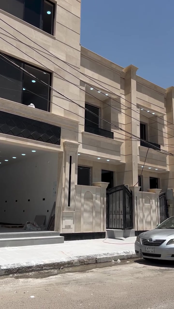 🏡✨ فرصة سكنية مميزة من الحكمة للاستثمار العقاري ✨🏡
متوفر الآن ثلاث وحدات سكنية حديثة البناء، مساحة كل وحدة 50 متر مربع، بتصميم عصري مكون من ثلاثة طوابق.

🔹 3 غرف نوم
🔹 حمامات حديثة
🔹 صالة مريحة
🔹 مطبخ عملي
🔹 تشطيبات عالية الجودة
🔹 بناء حديث وفق المواصفات الهندسية

📍 الموقع: شارع المضخة – فرع شارع العوادي – قرب مدرسة سما بغداد.

وحدات سكنية تجمع بين الموقع المميز، جودة البناء، والتصميم العملي لتوفير الراحة والاستقرار للعائلة.

📞 للحجز والاستفسار:
***********

🏢 الحكمة للاستثمار العقاري

“نبني الثقة… ونصنع مستقبلك السكني”
