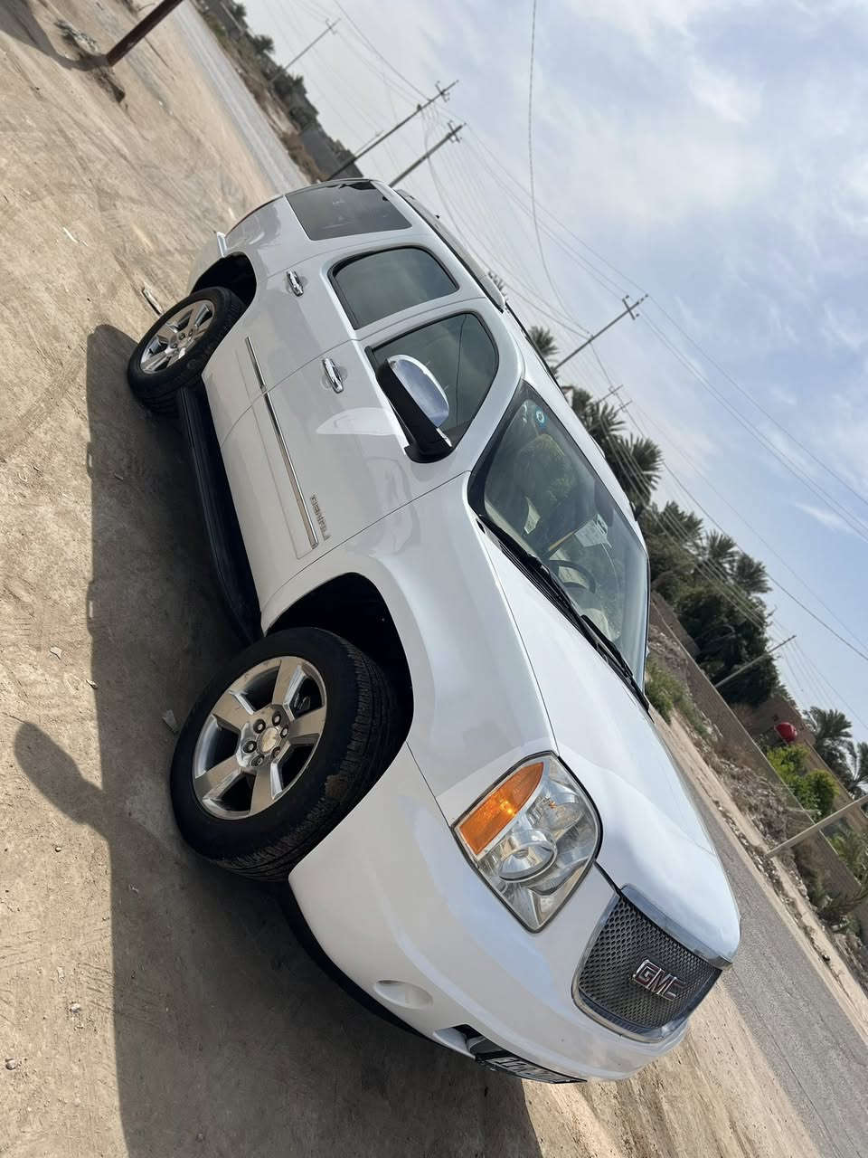 يوكن موديل 2011 رقم بغداد تحويل مباشر
فول موصفات لخير واحد ع واحد 
السياره كفاله من الضربه بيه صبغ فقط 
مكينه كير تبريد جاهزه كلش
لبيع او مراوس مكاني البصره 
***********
