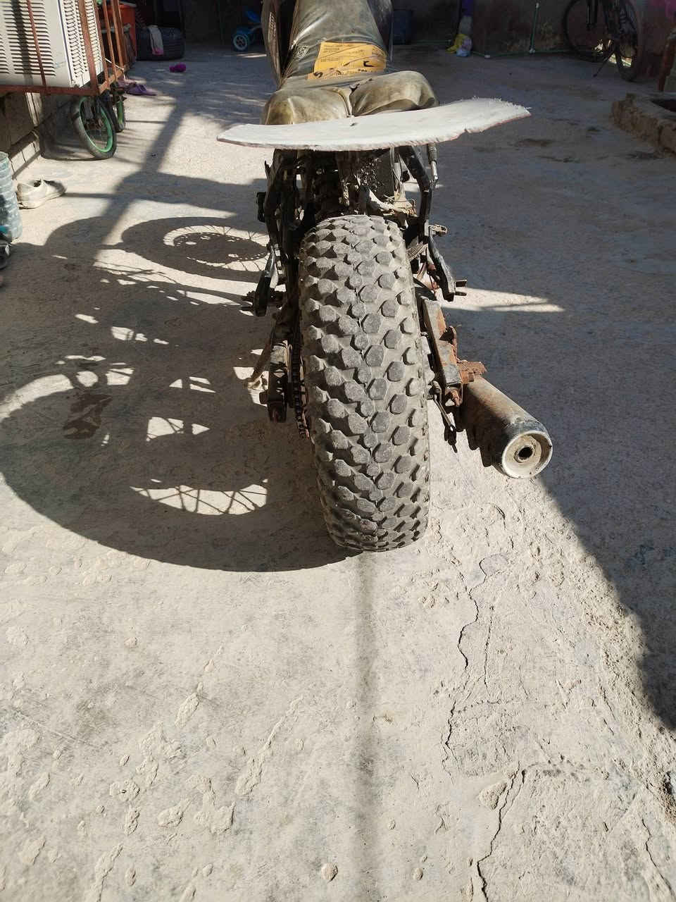 سلام عليكم دراجه قفاز صحراوي الصنع الماني شادلهه مكينه مال ستوته حجم ٢٠٠ العنوان ابي الخصيب السعر ٢٥٠ مستعجل عله البيع الرقم ***********
