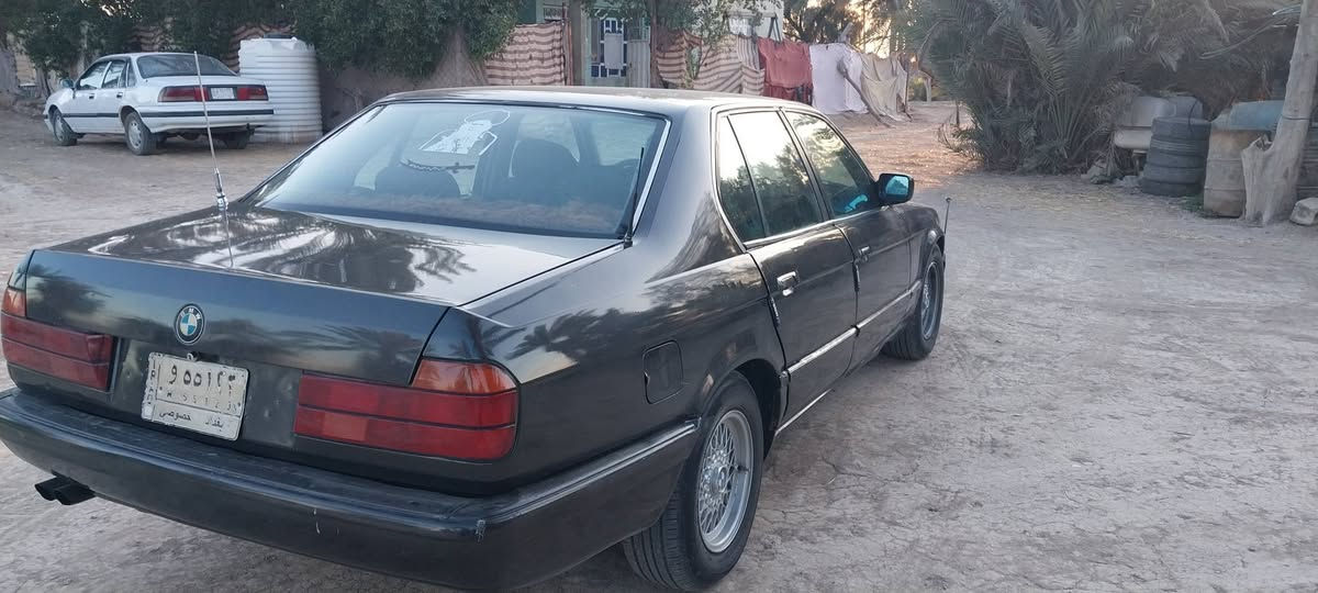 السلام عليكم...
بي ام نضيفه جدآ للبيع شرط التحويل موديل 1992 رقم بغداد،،
محرك وكير بالباكيت تبريد شغال تخم تاير شد جديد  مكفوله من الضربه،،مكان السياره بابل جبله، السعر ٤٣ للتواصل ***********
