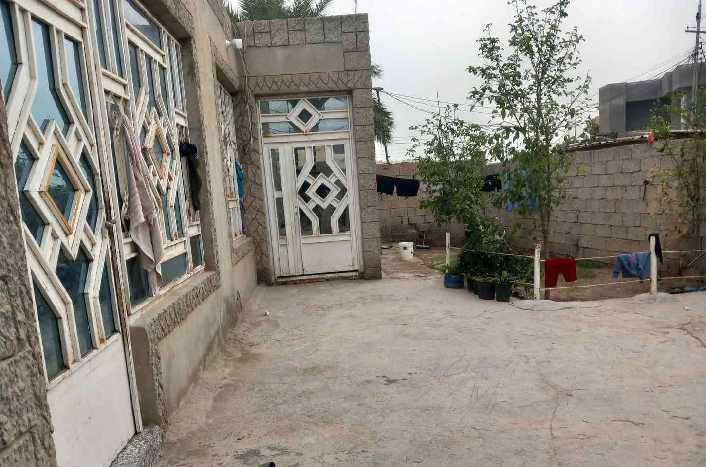 بيت للبيع بحي زليزل الوجه عل شارع تبليط مساحه ٣٠٠ ***********
