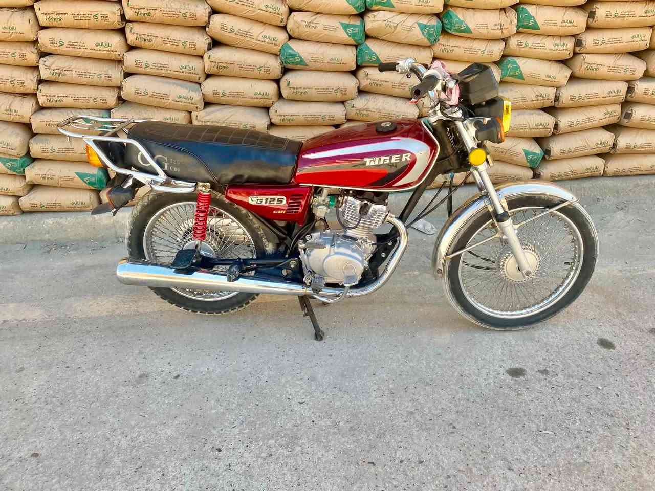 للبيع دراجه موديل 21مكفوله بعدي بلاد كهربائيات كله شغاله اوراق اصولي مو سكنر  محرك ما مفتوح نضيف كلش لا تبخير ولا تنقيص سعر 480وبيه مجال والشراي يدلل ***********م صويره
