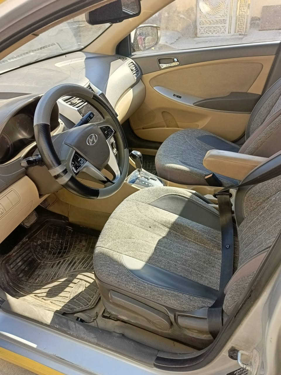 اكسنت موديل ٢٠١٤
خليجي 

محرك ١٤٠٠ 

السعر ٧٥ ورقة

الاستفسار الاتصال 
***********
