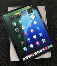 آيباد برو ١١ M1 • ١٢٨ • سبيس غراي