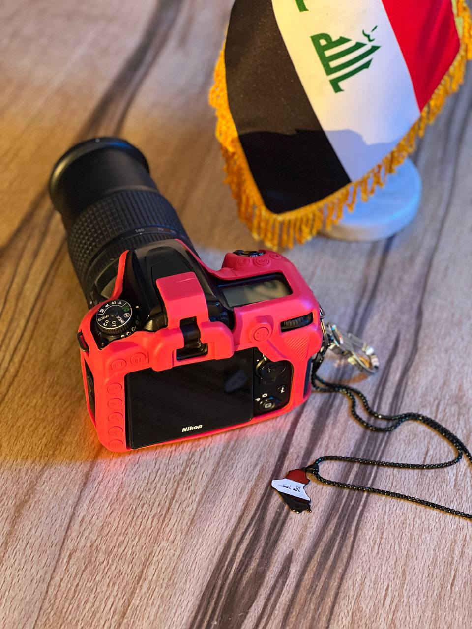 نيكون كاميرا للبيع 7500 نظافه 100% عنوان الديوانيه الرقم ***********
