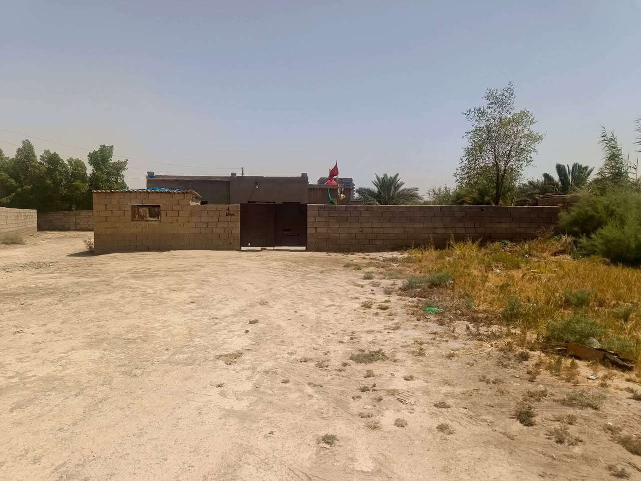 سلام عليكم بيت لبيع المكان واسط عزيزيه الهاشمي مساحه الكل 500 متر مربع غرف 2 استقبال +مطبخ +حمام داخل البيت السعر خاص ***********

