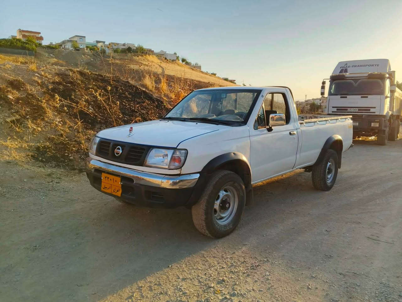نیسانی تاکی ٢٠٠١ دەبڵ ئەکسل گێڕوو مەکینەی بە شەرت چوار تایەو ویلی لۆکی لە ژێرە دەبڵ ئەکسلی مەزبووت ئیش ئەکات ژمارە تەلەفوون ***********❤️
