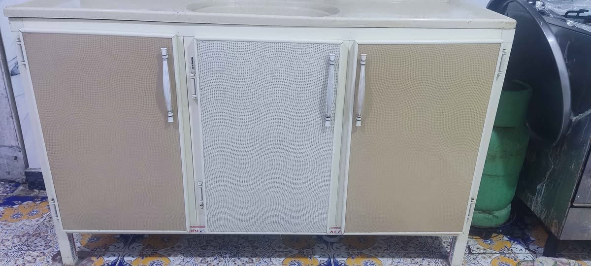 كاونتر الالمنيوم  مترين  مرمر مع عارضه متر وارتفاع ثلاث امتار وسنك متر ونص مرمر  السعر ٧٥٠ للاستفسار اتصال ع الرقم*********** البصرة, العراق
