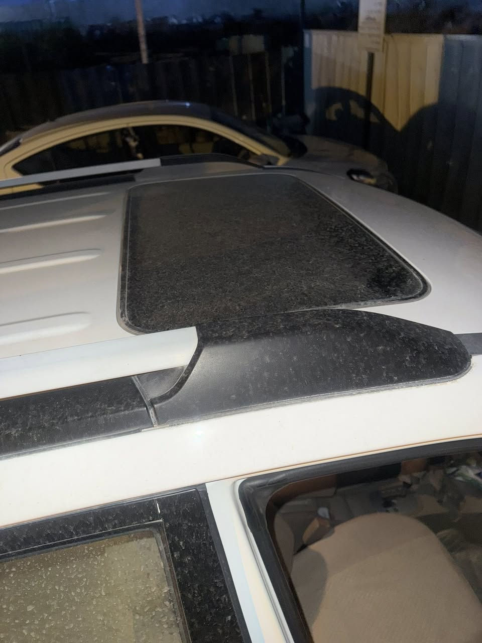 السلام عليكم كيا سبورتج 
البيع ٢٠١٠مكفوله فول
العسر ١٣٠ وبيهه مجال 
***********
