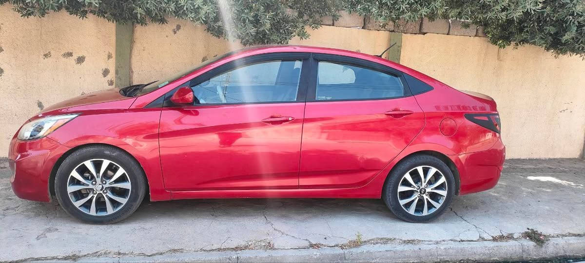 للبيع سيارة اكسنت موديل 2017 شرط بدون دونز ماشية 92 للاستفسار الاتصال على *********** بدون صبغ
