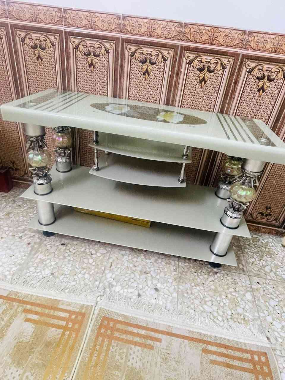 ميز جام للبيع نضيف السعر ٢٠ المكان البلديات الرقم ***********
