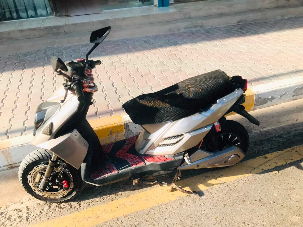 السلام عليكم. دراجه شحن النوع سكنس جبلي الدراجه كلشي شغال بيه والبطارية جدد الدراجه رايده ٣٧٥الف المكان سامراء الرقم ***********
